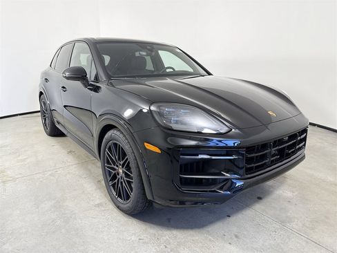 New 2026 Porsche Cayenne GTS image 9