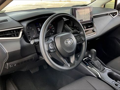 Used 2025 Toyota Corolla LE image 18