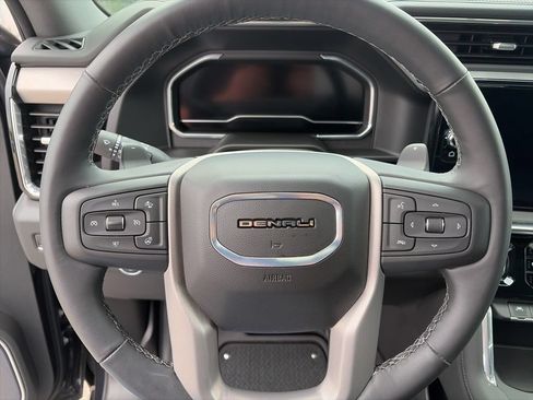 Used 2025 GMC Sierra 1500 Denali w/ Denali Reserve Package AWD/4WD image 12