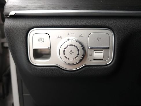 Used 2025 Mercedes-Benz GLE 450e 4MATIC image 10