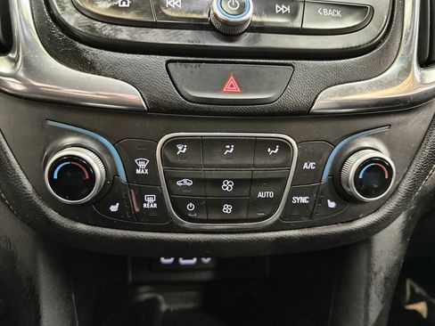 Used 2019 Chevrolet Equinox Premier image 21