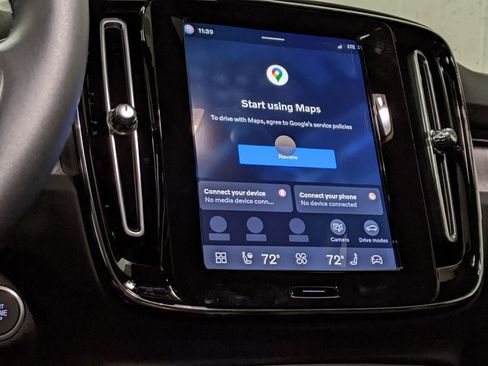 New 2026 Volvo XC40 B5 Plus w/ Climate Package image 16