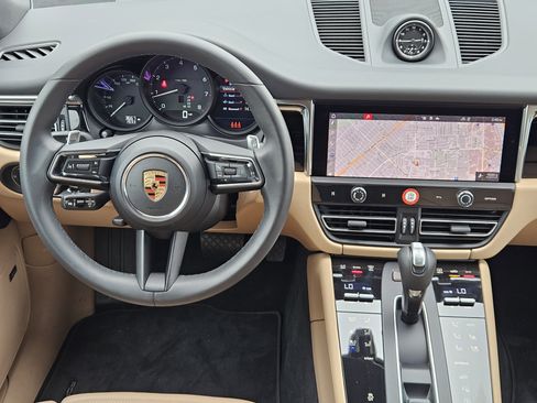 Certified 2026 Porsche Macan AWD/4WD image 25