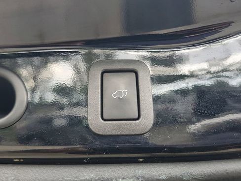 Used 2016 Toyota Highlander XLE AWD/4WD image 10