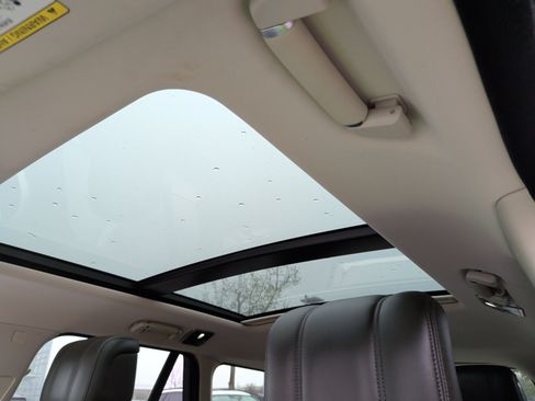 Used 2020 Land Rover Range Rover HSE image 32