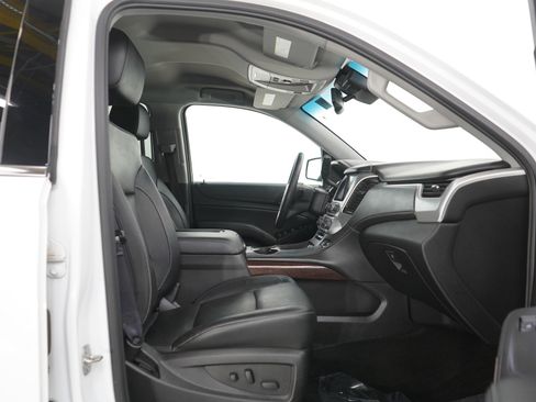 Used 2017 GMC Yukon XL SLT image 10