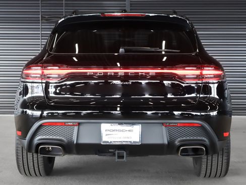Certified 2025 Porsche Macan image 9