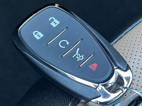 Used 2023 Chevrolet Equinox Premier image 32