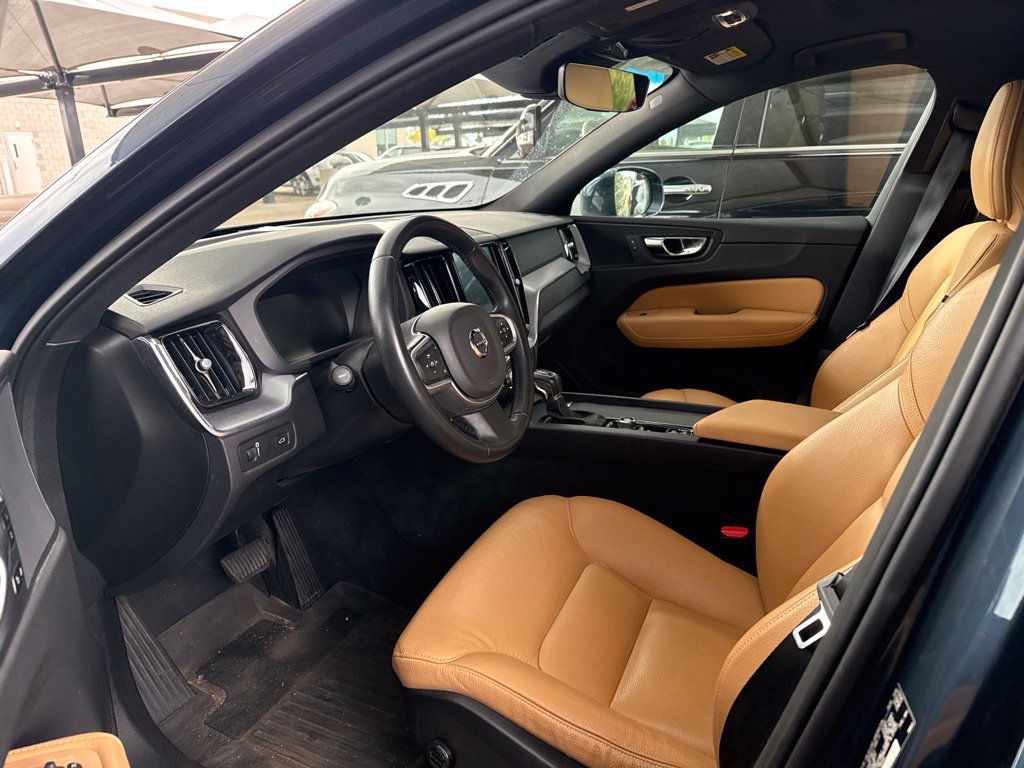Used 2020 Volvo XC60 T6 Momentum w/ Protection Package Premier AWD/4WD image 3