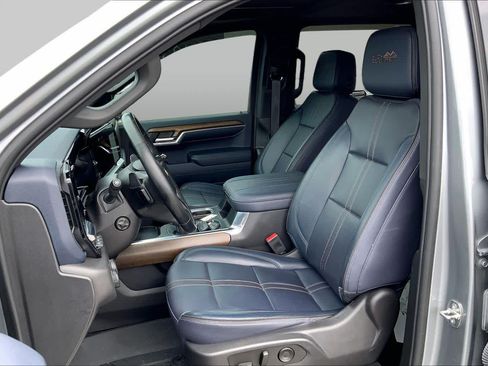 Used 2023 Chevrolet Silverado 1500 High Country w/ High Country Premium Package AWD/4WD image 8