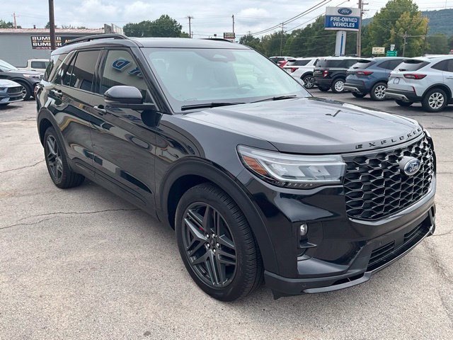Used 2025 Ford Explorer ST AWD/4WD image 3