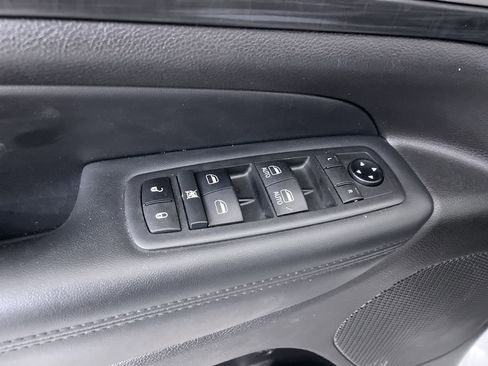 Used 2021 Jeep Grand Cherokee Laredo AWD/4WD image 11