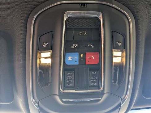 Used 2025 Jeep Grand Cherokee Laredo X w/ Luxury Tech Group I AWD/4WD image 34