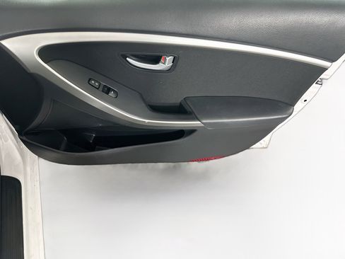 Used 2014 Hyundai Elantra GT FWD image 28