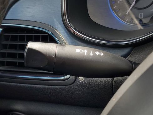 Used 2016 Chrysler 200 S w/ Comfort Group FWD image 17