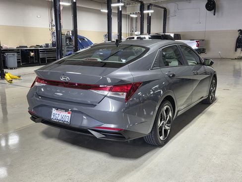 Certified 2023 Hyundai Elantra SEL w/ Convenience Package image 7