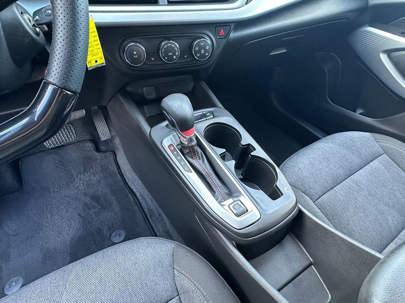 Used 2024 Chevrolet Trax RS FWD image 11