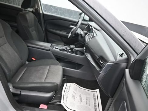 Used 2024 Nissan Rogue SV AWD/4WD image 8