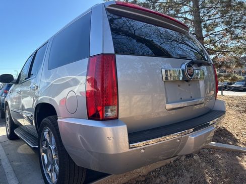 Used 2013 Cadillac Escalade Luxury image 5