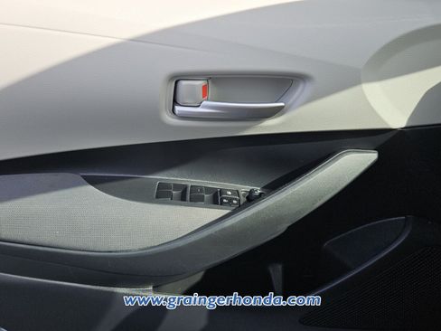 Used 2021 Toyota Corolla LE FWD image 23