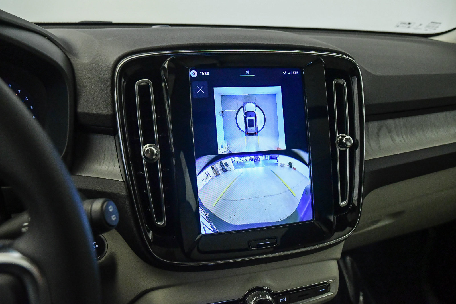 Used 2026 Volvo XC40 B4 Plus w/ Climate Package FWD image 22