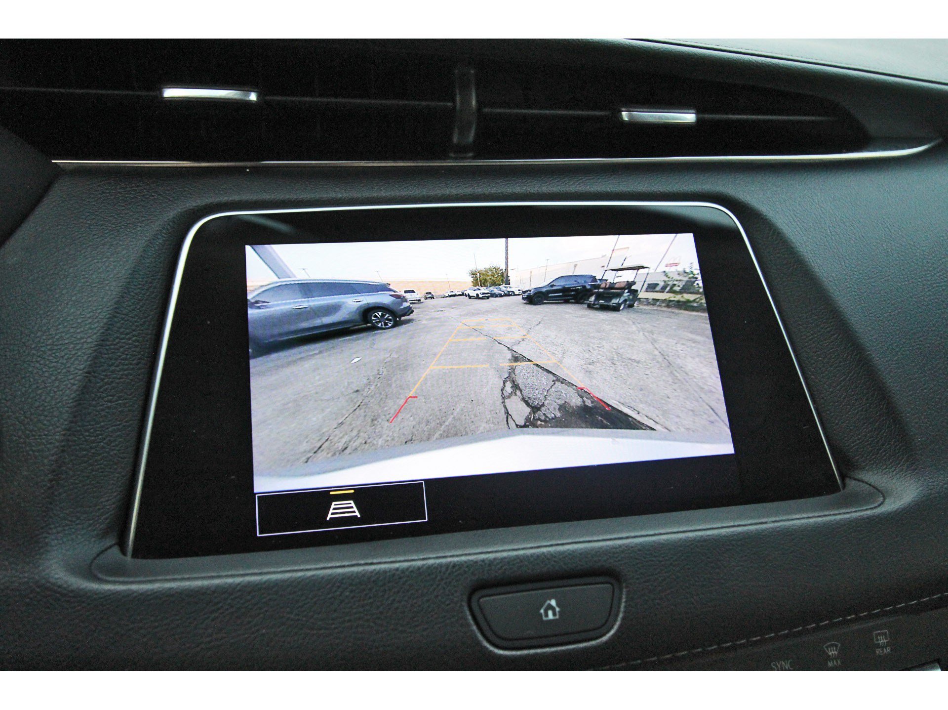Used 2022 Cadillac XT4 Luxury w/ Cold Weather Package FWD image 28
