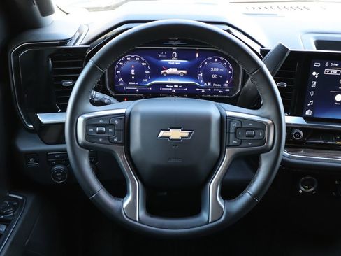 Used 2024 Chevrolet Silverado 1500 LT image 17