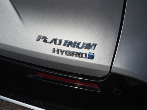 Used 2024 Toyota Sienna Platinum image 23