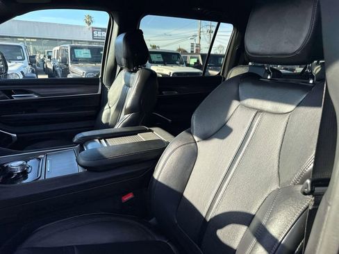 Used 2024 Jeep Wagoneer L Series II w/ Flexible Seating Group image 25