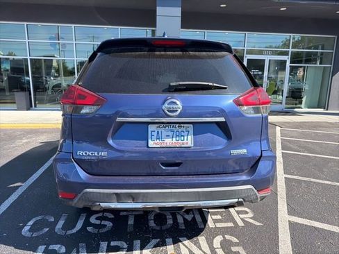 Used 2019 Nissan Rogue S w/ Special Edition Package FWD image 4
