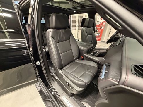 Used 2022 Chevrolet Suburban RST w/ Sport Performance Package image 5