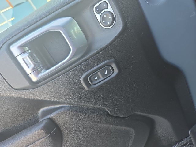 Used 2026 Jeep Gladiator Mojave AWD/4WD image 3