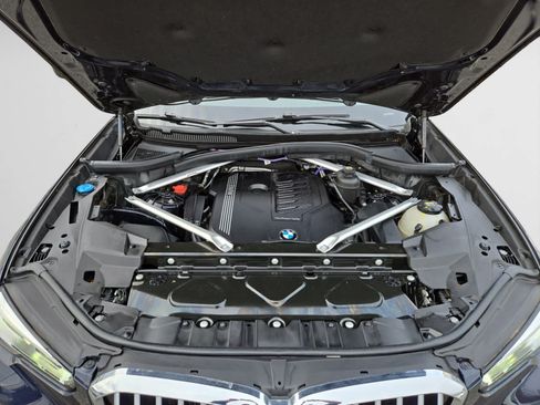 Used 2022 BMW X5 xDrive40i w/ M Sport Package AWD/4WD image 8
