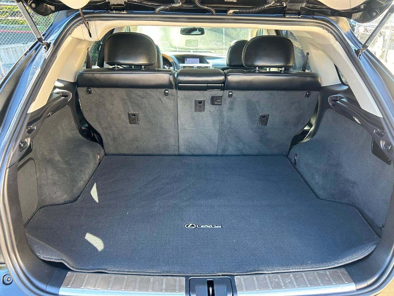 Used 2015 Lexus RX 450h AWD image 17