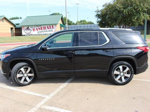 Used 2018 Chevrolet Traverse LT FWD image 2