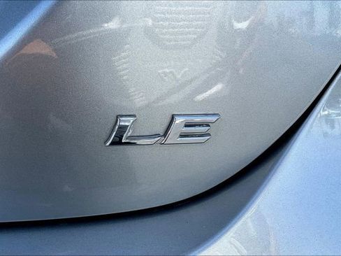 Used 2019 Toyota Camry LE image 23