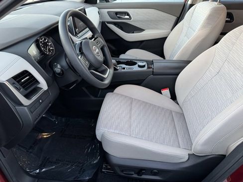 Used 2023 Nissan Rogue SV image 5
