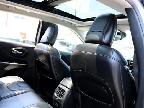 Used 2020 Jeep Cherokee Limited image 49