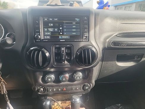 Used 2014 Jeep Wrangler Unlimited Sahara image 6