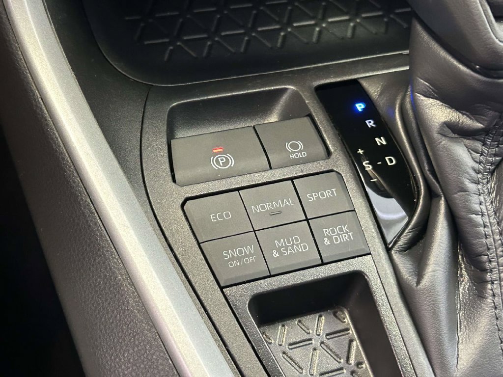 Used 2025 Toyota RAV4 XLE AWD/4WD image 21