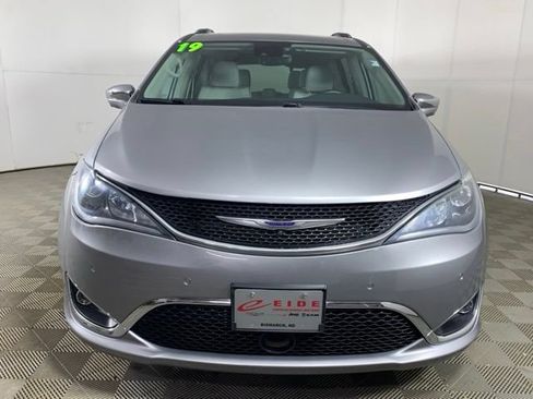 Used 2019 Chrysler Pacifica Limited w/ Advanced Safetytec Group FWD image 11