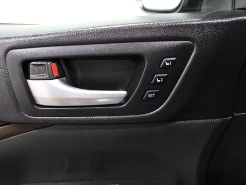 Used 2015 Toyota Highlander Limited image 8