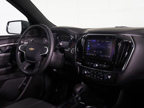 Used 2023 Chevrolet Traverse LT w/ Rear Camera Mirror Package image 31