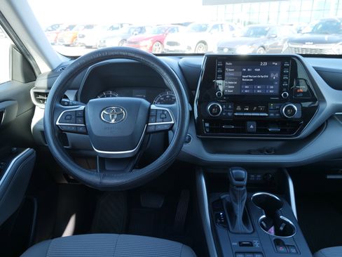Used 2022 Toyota Highlander L image 22