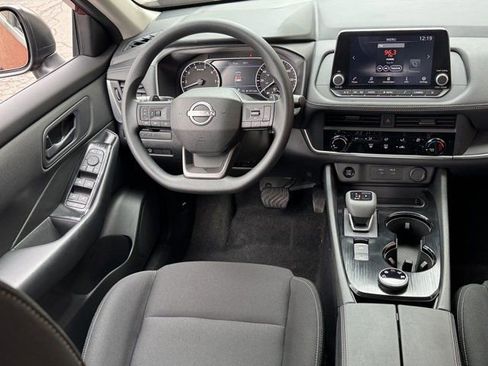 Used 2025 Nissan Rogue S AWD/4WD image 24