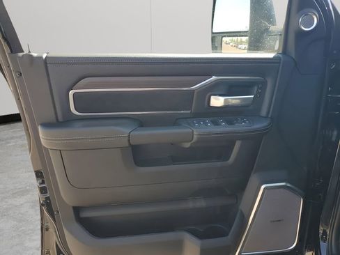 New 2025 RAM 2500 Laramie AWD/4WD image 47