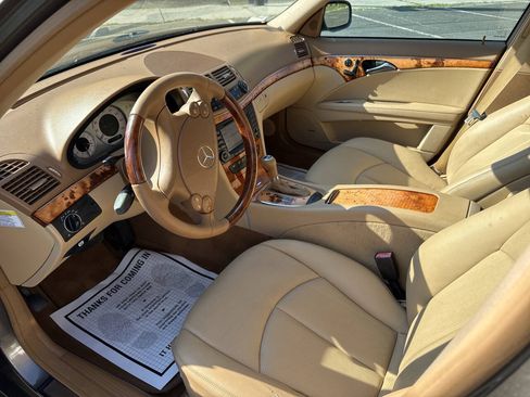 Used 2008 Mercedes-Benz E 350 4MATIC Sedan image 7