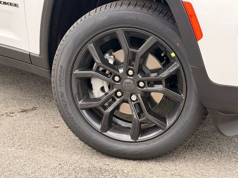 New 2025 Jeep Grand Cherokee Limited image 35