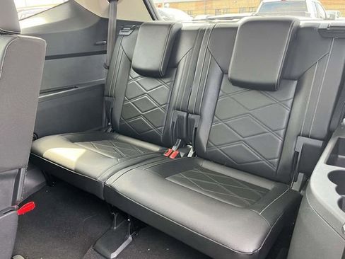 Used 2025 Volkswagen Atlas SE FWD image 16