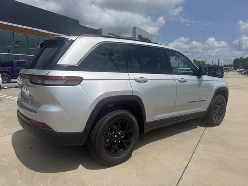 New 2026 Jeep Grand Cherokee Altitude RWD image 7